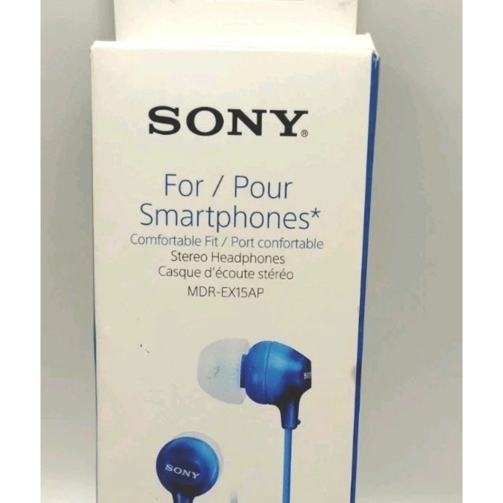 Zune Media Player 32 GB Bundle w/Sony Wired Earphones & 2 Power Cords. Silver - Picture 5 of 6